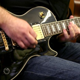Choisir sa première guitare
